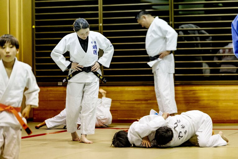 昨年から子供たちを指導する染宮さん（四街道警察・警和会）　©︎Kiichi Matsumoto