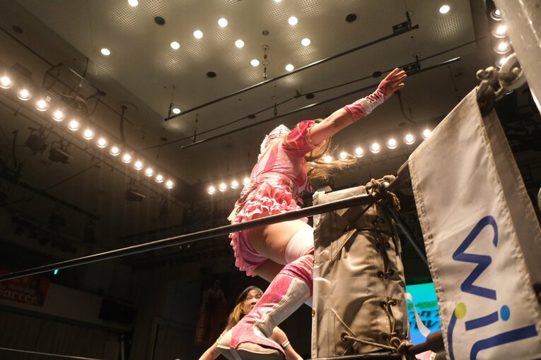 ボディアタックの踏み切りが不完全な形に…　©Norihiro Hashimoto