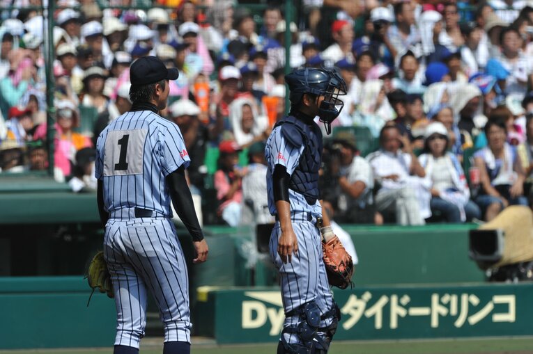 東海大相模時代の大城卓三（右）と一二三慎太　(C)Hideki Sugiyama