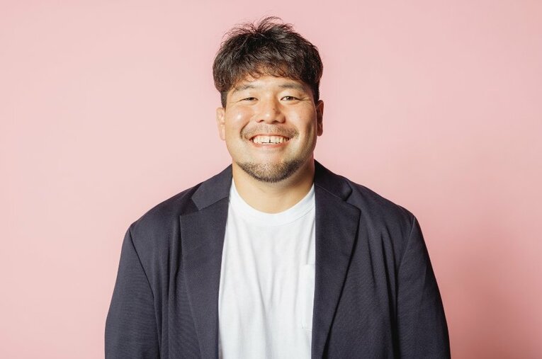 現役引退を表明した元ラグビー日本代表の畠山健介（36歳）プロップ歴代キャップにふさわしく、“桜色”の背景で写真に収まった　©Kiichi Matsumoto