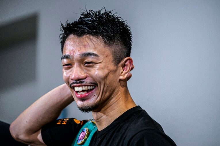 試合後の会見に登場した中谷潤人　©Takuya Sugiyama