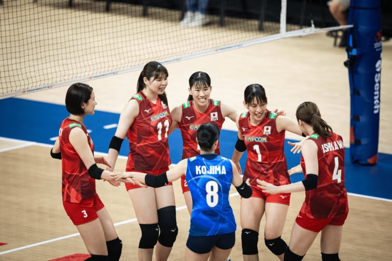 バレーボール女子日本代表（VNLブルガリア戦）　©︎Volleyball World