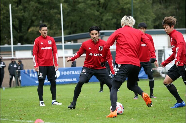 連係不足は“想定内” 19歳久保建英が森保Jで見せた「身体能力差を埋める」クレバーな技術(20) ／ photograph by JFA