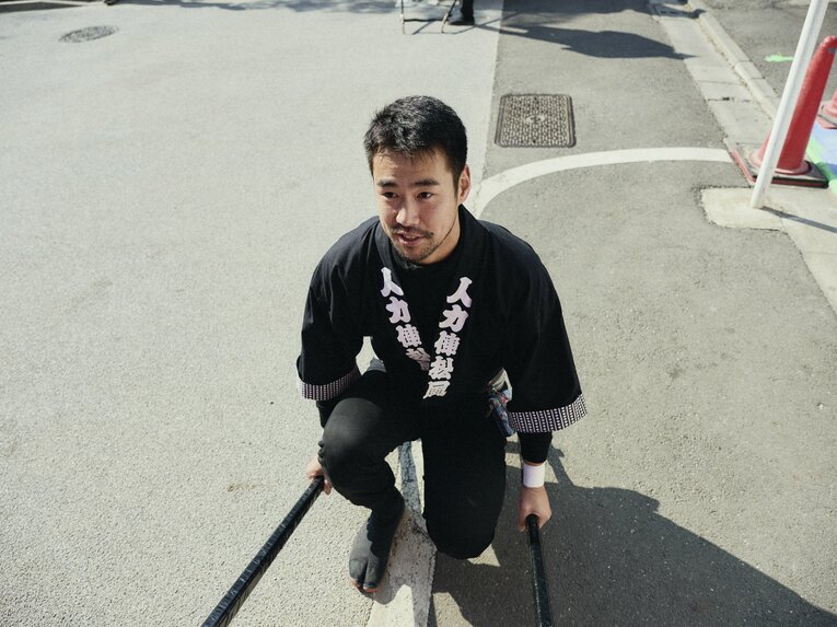 【人力車でバーチャル浅草さんぽ】元ラグビー日本代表…ムキムキの児玉健太郎さんが引く人力車で浅草を回った気になれる！　人力車夫のお仕事風景を見る　©︎Yuki Suenaga