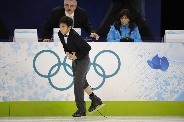 バンクーバー五輪のFSで靴ひもが切れるアクシデントが発生してしまった　©JMPA