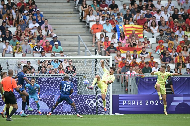 センターバックは17歳のクバルシ、エリック・ガルシアというバルサ所属の2人だが、決して鉄壁というわけではなさそうだ　©Takuya Kaneko/JMPA