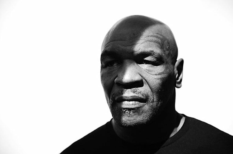 11月28日、54歳になった元世界ヘビー級王者マイク・タイソンがエキシビションマッチで復帰した ／ photograph by Getty Images