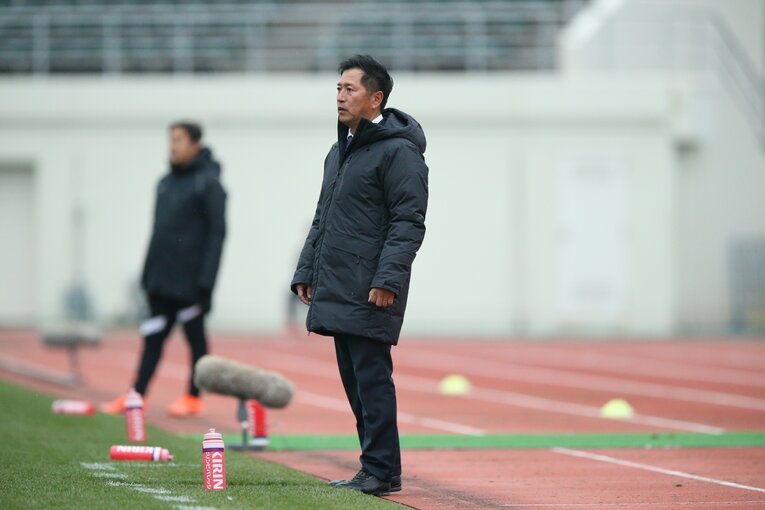 明治大学サッカー部を率いる栗田大輔監督　©︎JFA/AFLO