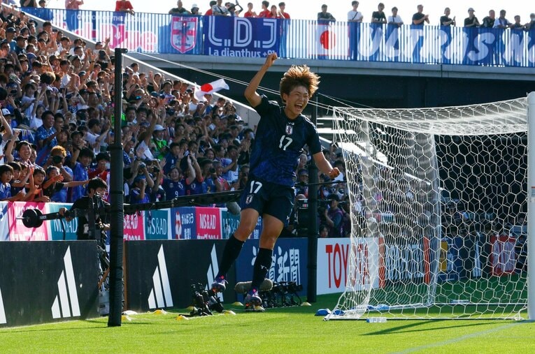 強化試合ガーナ戦でゴールを決めて大喜びの浜野　©Shigeki Yamamoto