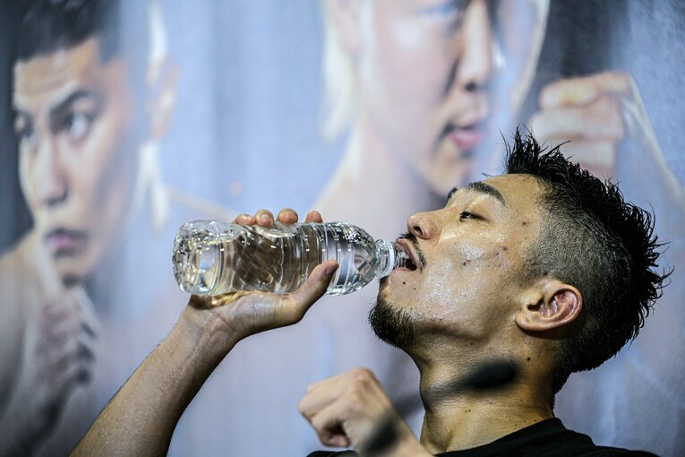 試合後の会見に登場した中谷潤人　©Takuya Sugiyama