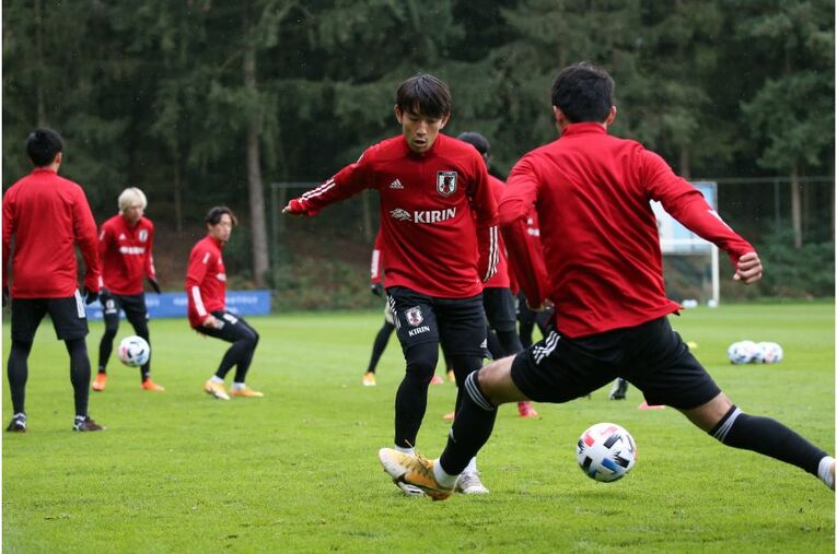 連係不足は“想定内” 19歳久保建英が森保Jで見せた「身体能力差を埋める」クレバーな技術(38) ／ photograph by JFA