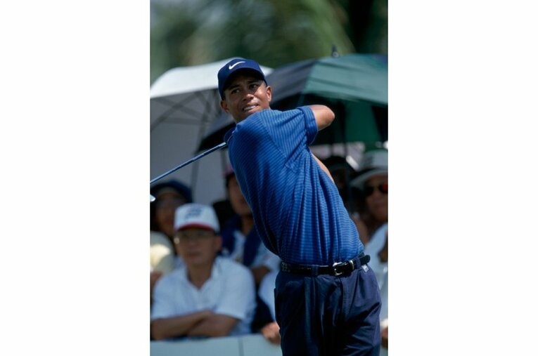 ウッズのスイング　©Sports Graphic Number