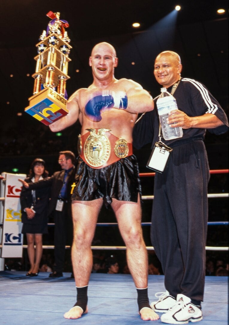 マイク・ベルナルドと師匠のスティーブ・カラコダ　©Susumu Nagao