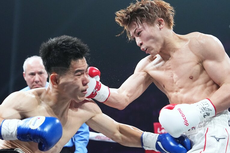 1月24日の試合で、キム・イェジュンの顔面をとらえる井上尚弥 ／ photograph by Naoki Fukuda