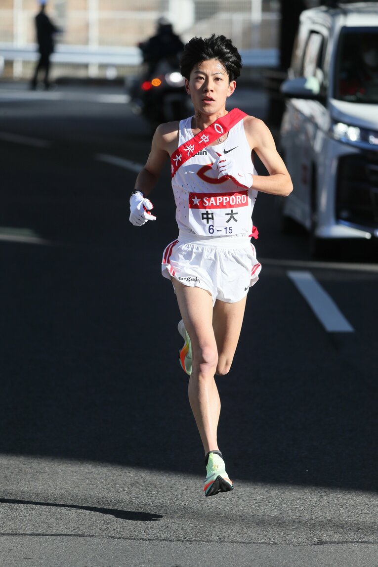 「史上最高の2区」を制した吉居大和（当時・中央大3年生）。2023年箱根駅伝2区 ©JMPA