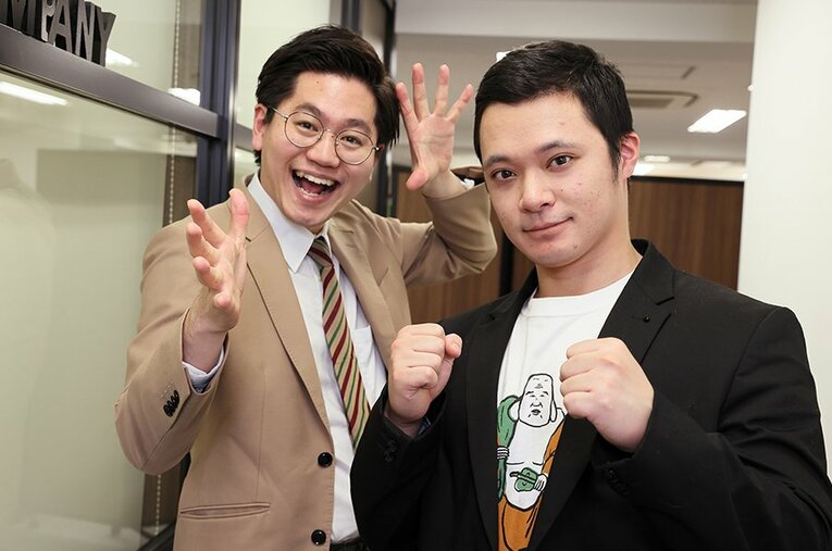 東京ホテイソンのたける（左、ツッコミ）とショーゴ（右、ボケ）。ショーゴは筋トレ芸人でもある ／ photograph by Shigeki Yamamoto