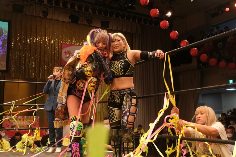 「スターダムをクビになって…」人気女子プロレスラーが初告白　ウナギ・サヤカ“超満員の自主興行”に密着して感じた「不思議な風格」(17)