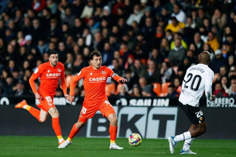 〈久保建英ソシエダ月間MVP〉敵地で憎まれるのは名が知れた証拠だが…「クボへの徹底マーク」と“1枚も撮れなかったシーン”とは(16)