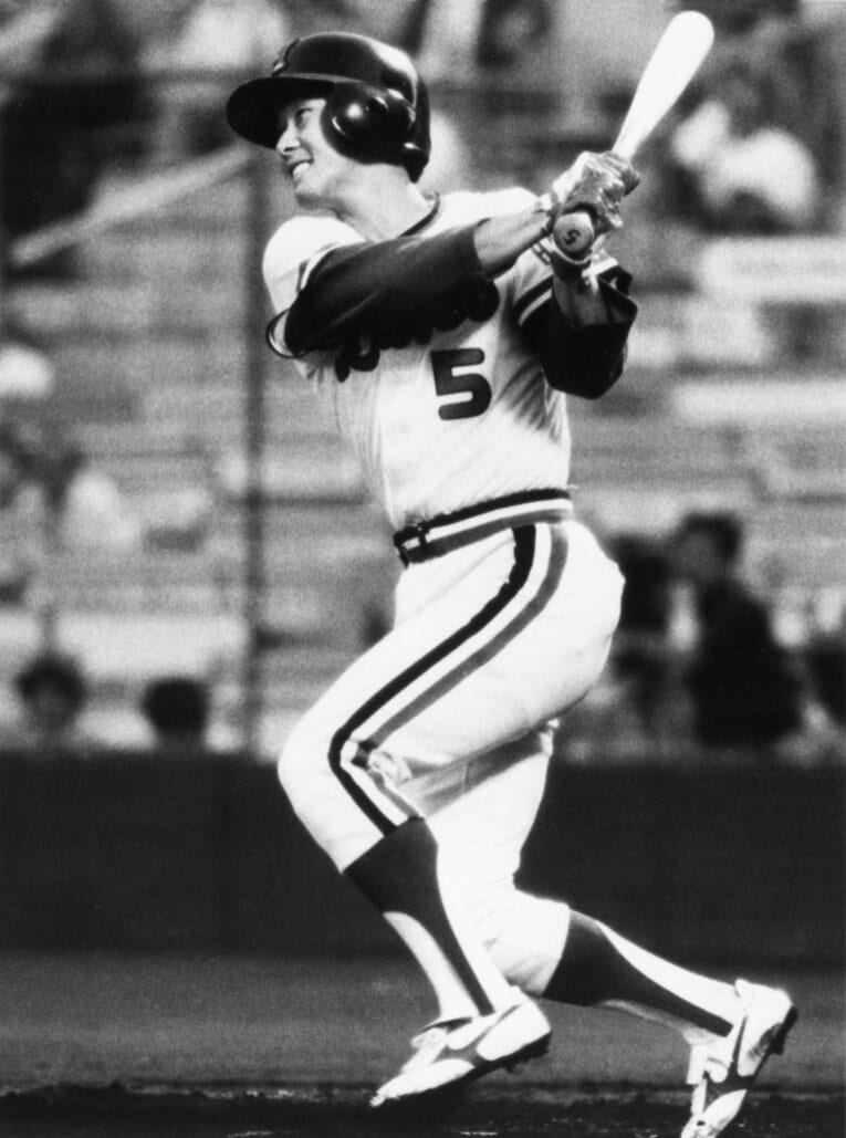 現役時代の弓岡　©Kyodo News