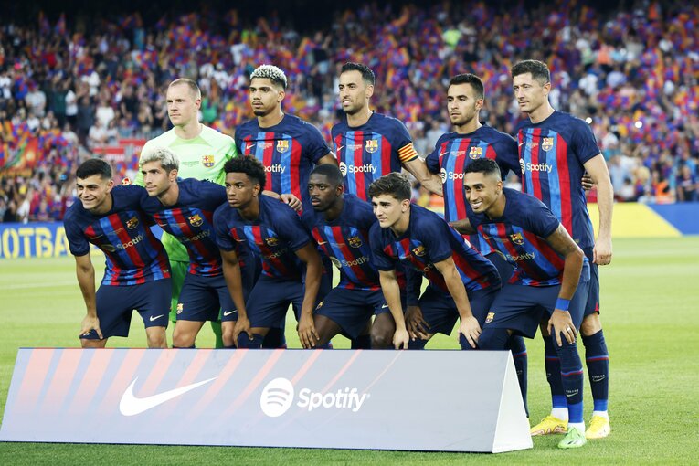 “財政難なのに大補強”バルサを激写　誹謗中傷されたデヨンクへの拍手、33歳レバンドフスキが作る深みとは〈次戦は久保建英ソシエダ〉(6)