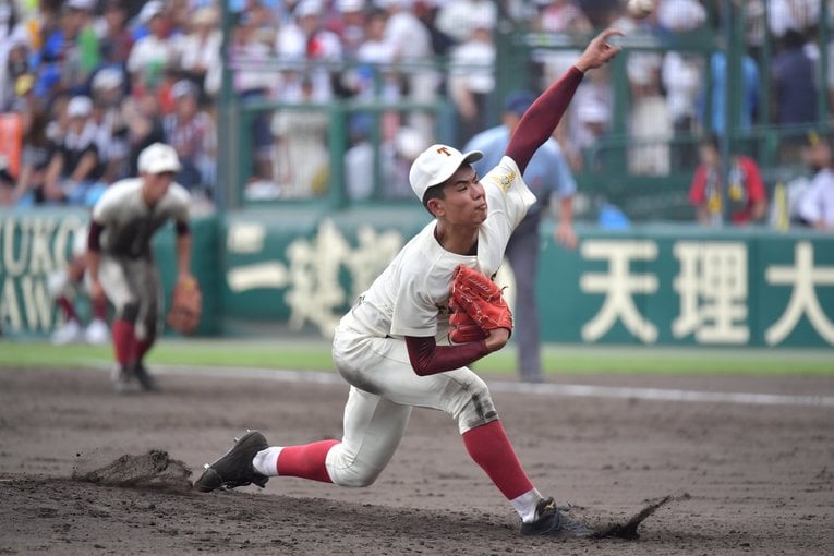 2018年夏の甲子園3回戦、根尾昂（現中日）や藤原恭大（現ロッテ）を擁する大阪桐蔭相手に好投する高岡商・山田龍聖（現JR東日本）©︎Hideki Sugiyama