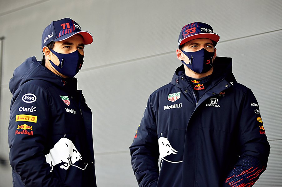 F1ではチームメイトが“第一のライバル”に 最高のラインナップを揃えたレッドブルがタイトルを狙うには<Number Web> photograph by Getty Images