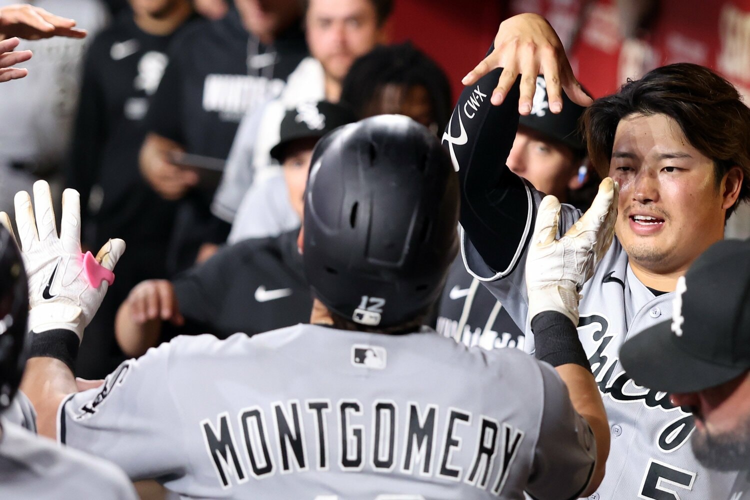 同じく好調のモンゴメリーとポーズを決める村上　©Getty Images