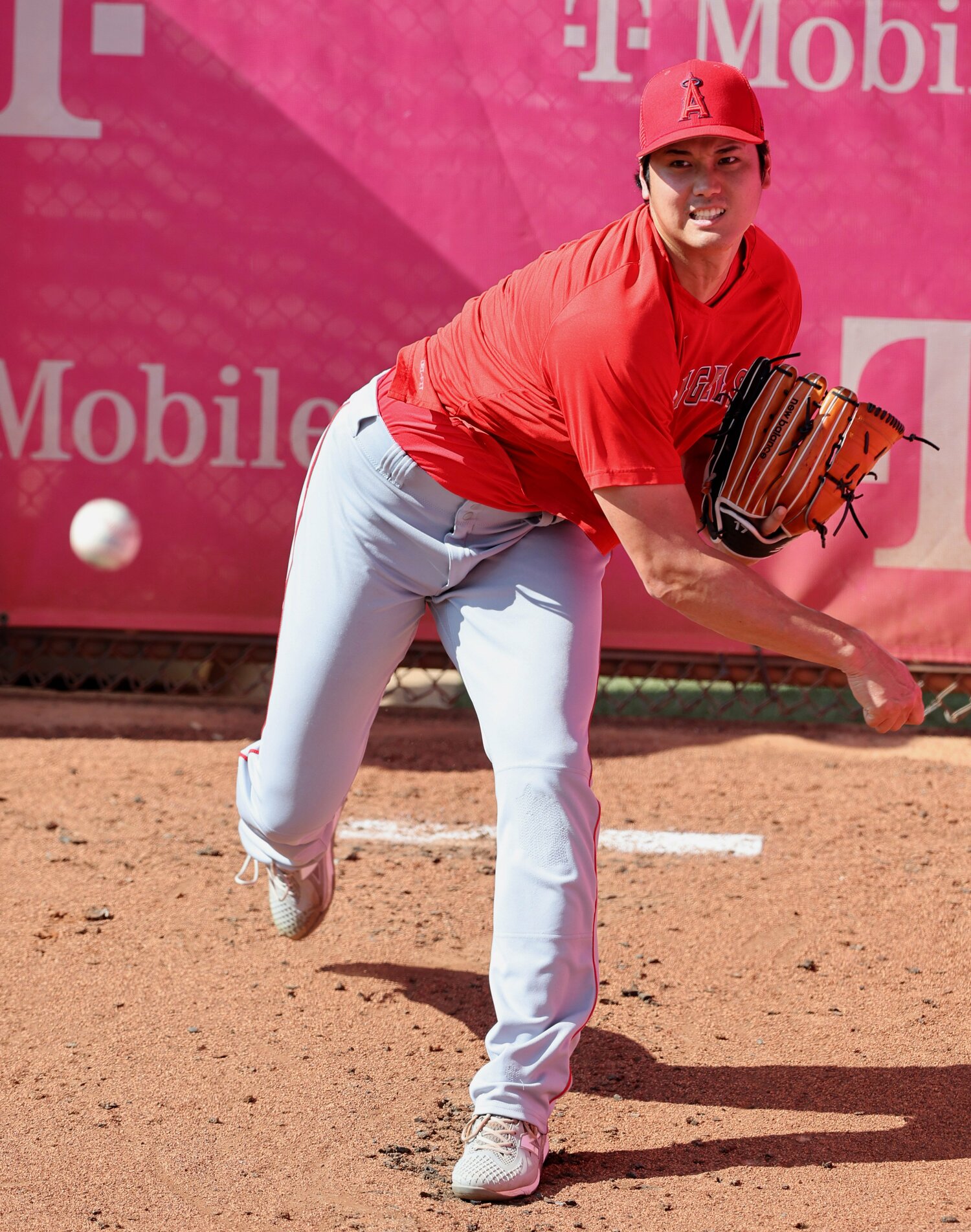 ブレーブス戦前、投球練習する大谷　©JIJI PRESS