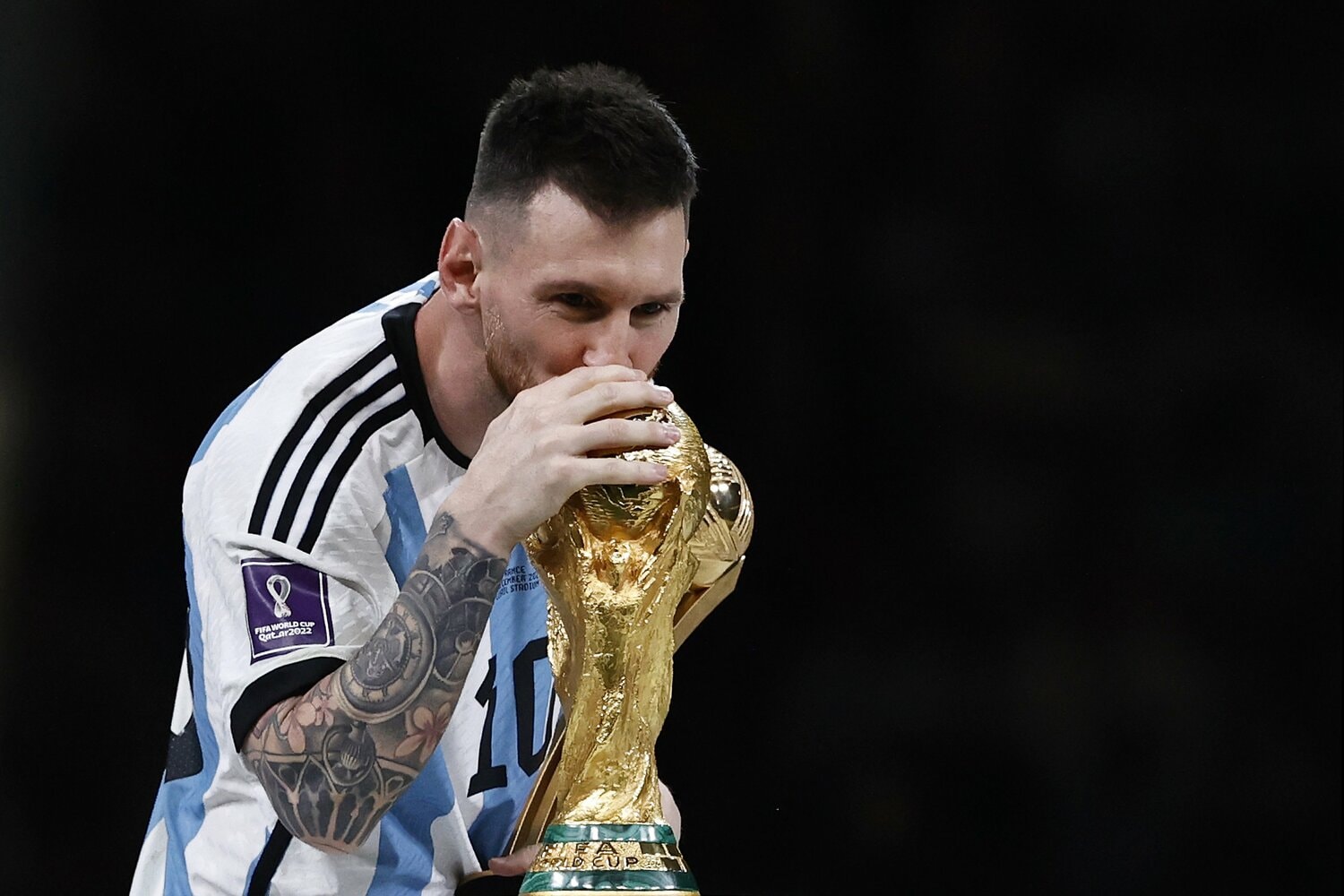 カタールW杯で悲願の優勝を果たしたメッシの印象に残るシーン　©Getty Images