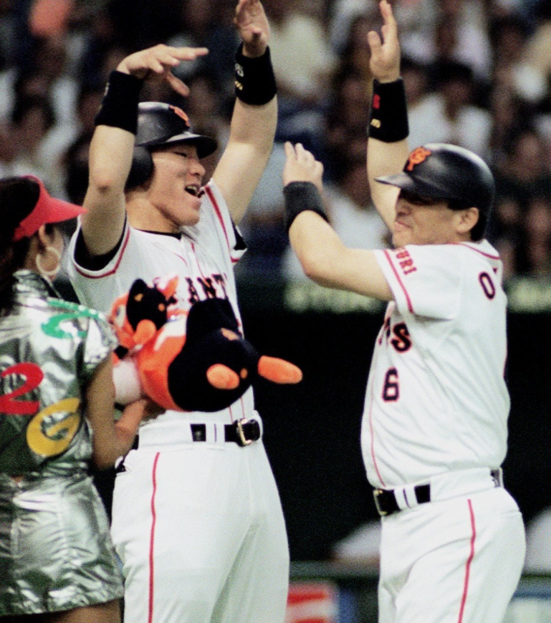 1953年生まれの落合と1974年生まれの松井。約20歳の歳の差がある“師弟関係”だった　©KYODO