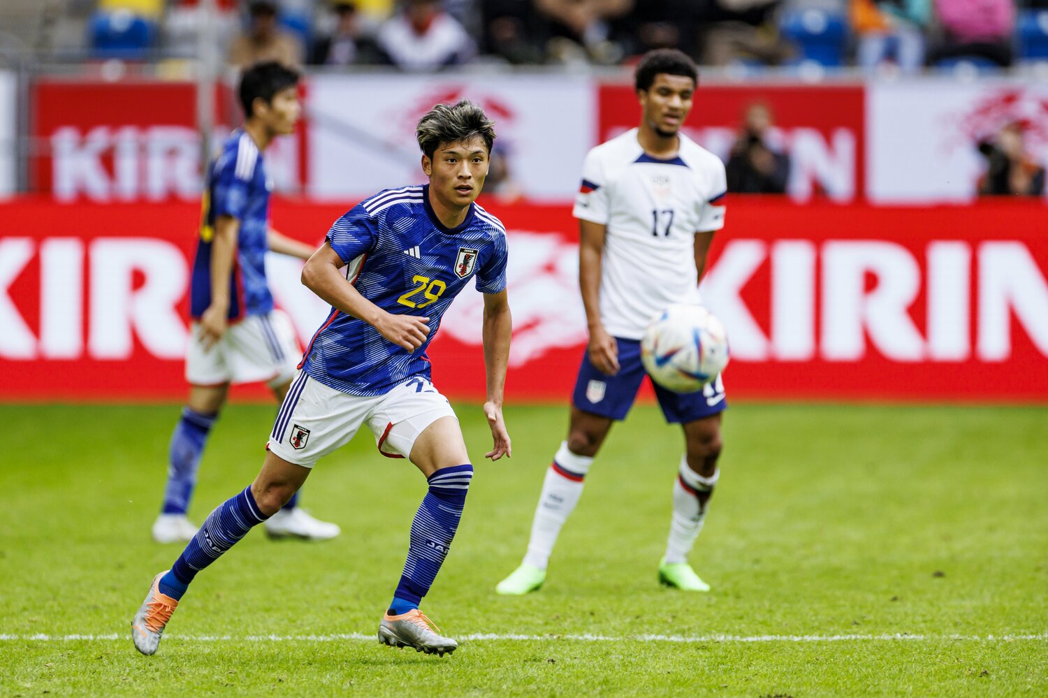 アメリカ戦でプレーする町野修斗 ©Kiichi Matsumoto