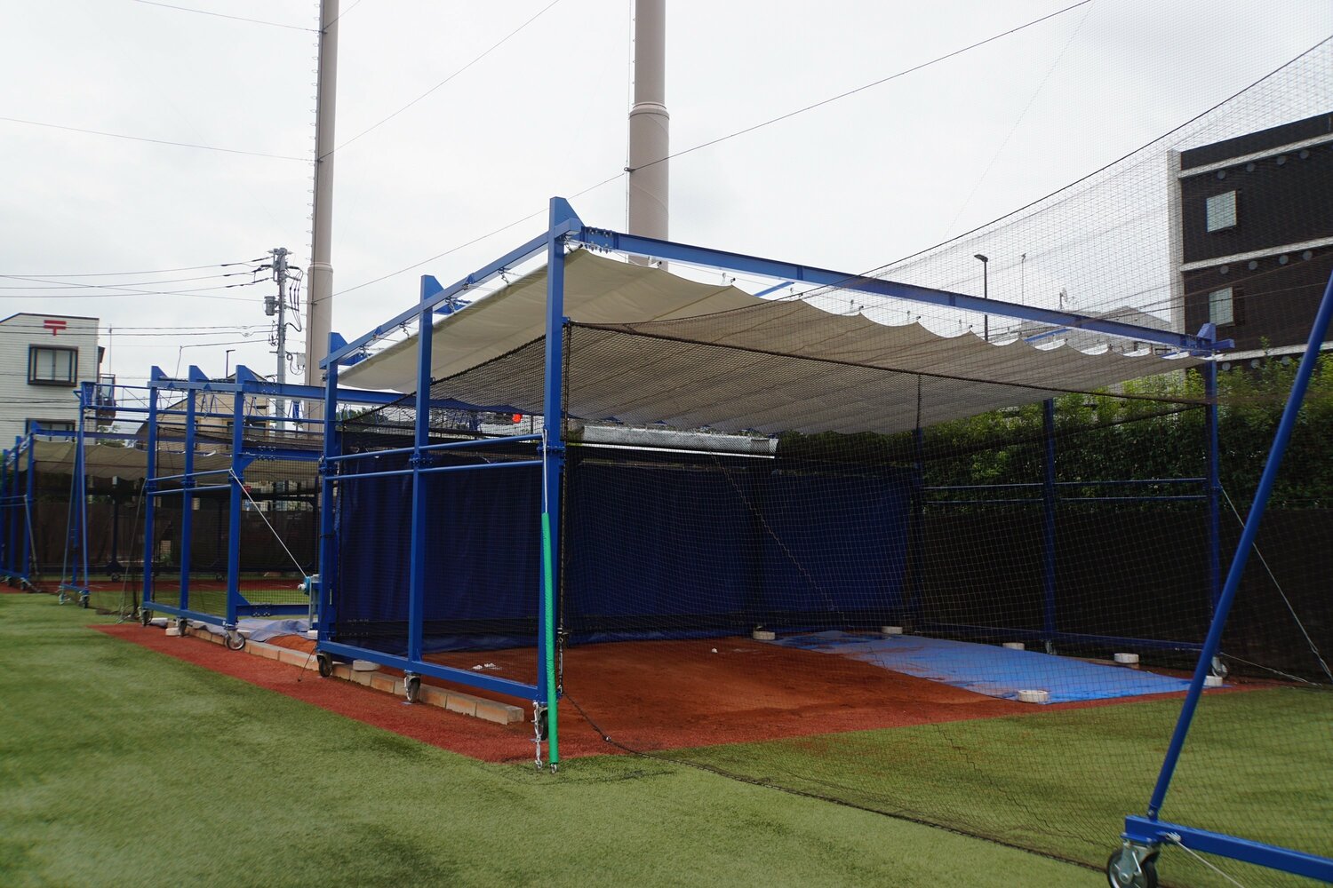 「ピッチャーが育つブルペンじゃない」と、このたび新設された屋根付きブルペン。同時に6人が投球練習できる ©Kei Nakamura