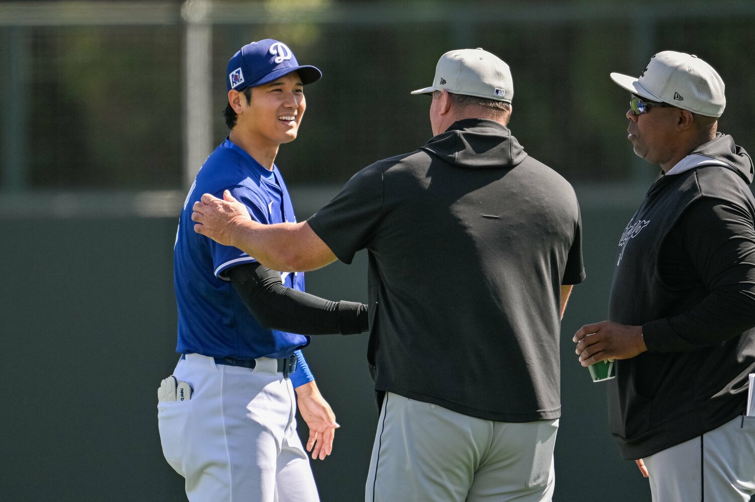 他球団のコーチ陣とも通訳なしでコミュニケーションを取る姿も(写真は右に続きます) ©Nanae Suzuki