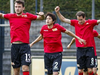 日本がW杯を決めた日に90分出場。内田篤人、とぼけた野心的な移籍。＜Number Web＞ photograph by AFLO