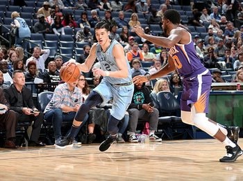 NBAデビューに達成感はなかった。渡邊雄太が描き続ける未来の自分。＜Number Web＞ photograph by Getty Images
