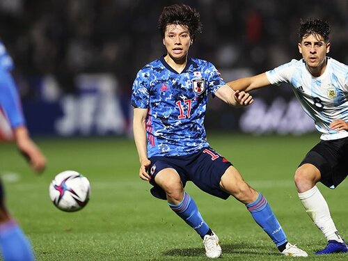 バルサ新戦力のデ・ヨング、愛着ある『21番』を譲ってもらう