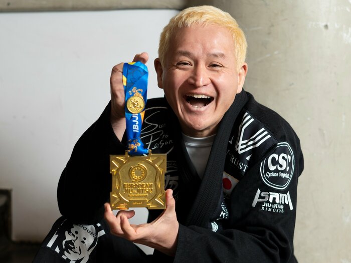 「体重33kg減」108→75kg大変身、柔術で世界一…強すぎる“異色の吉本芸人”、ガリットチュウ福島がホメる“意外な俳優”「元V6岡田准一さんは僕よりも柔術をやってます」<Number Web> photograph by Tadashi Hosoda