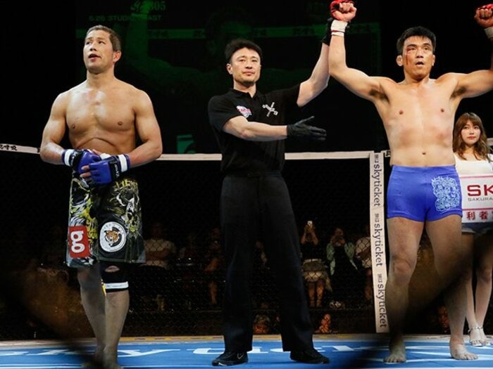 名レフェリーが同期と試合を。梅木よしのり、25年目の“デビュー戦”。<Number Web> photograph by PANCRASE