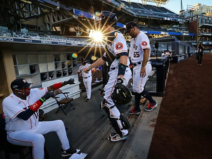 サイン盗み発覚でボロボロでもワールドシリーズに王手　アストロズ71歳老将が見せた手腕とは＜Number Web＞ photograph by Getty Images