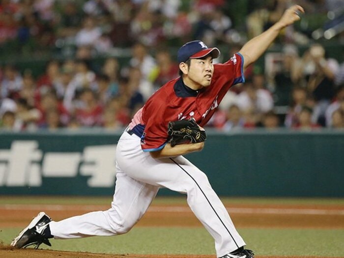 人間の体の中身は左右対称ではない。菊池雄星が始めた「左特有の投げ方」。＜Number Web＞ photograph by Kyodo News