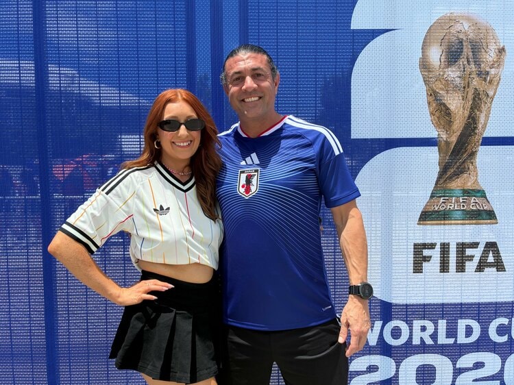北中米W杯「日本代表ユニフォーム」が外国人に大人気…現地ファンに理由