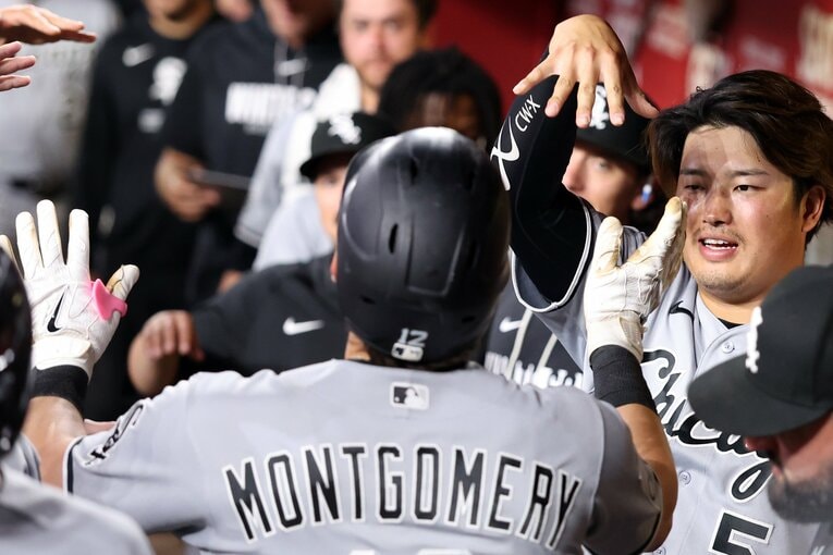 同じく好調のモンゴメリーとポーズを決める村上　©Getty Images
