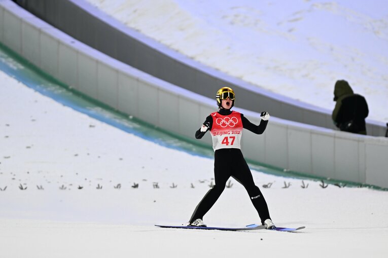 北京五輪LH、2回目で大ジャンプを決めて雄叫びをあげるノルウェーのリンビク　©Naoya Sanuki/JMPA