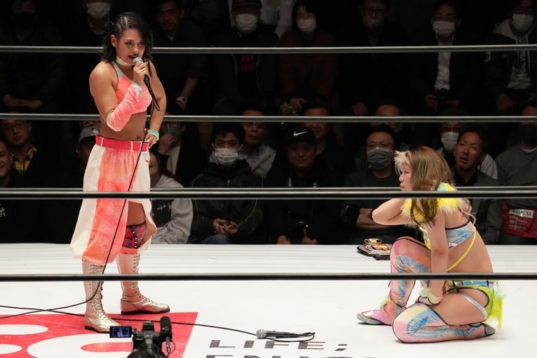 「羽南、すごくなったねえ」とジュリアに語りかけられる　©Essei Hara