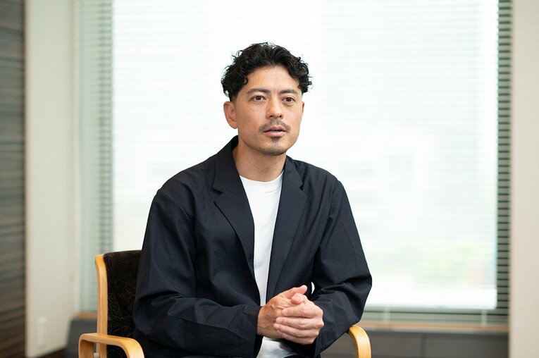 鈴木啓太　すずきけいた　元サッカー日本代表。2015年に現役引退するまで浦和レッズ一筋でプレー。現在はフードテック企業AuB代表取締役社長