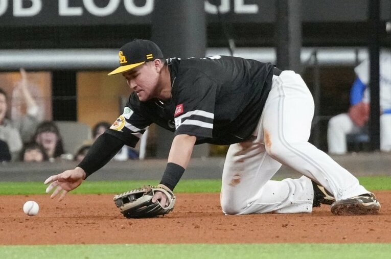 プロ8年目で初の開幕スタメン入りも無念の二軍落ちとなったリチャード25歳 ／ photograph by KYODO