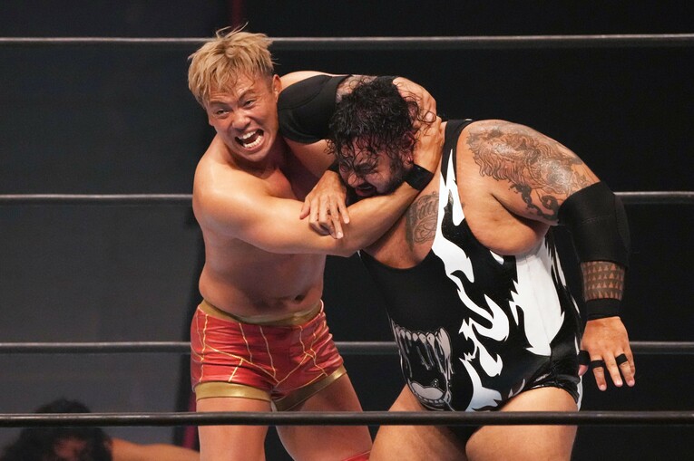 WWEに切られた男の逆襲…160キロの“空飛ぶ怪物”ジョナが『G1』本命オカダ・カズチカを圧殺「オレはデカすぎて、強すぎて、無敵すぎる」(14)