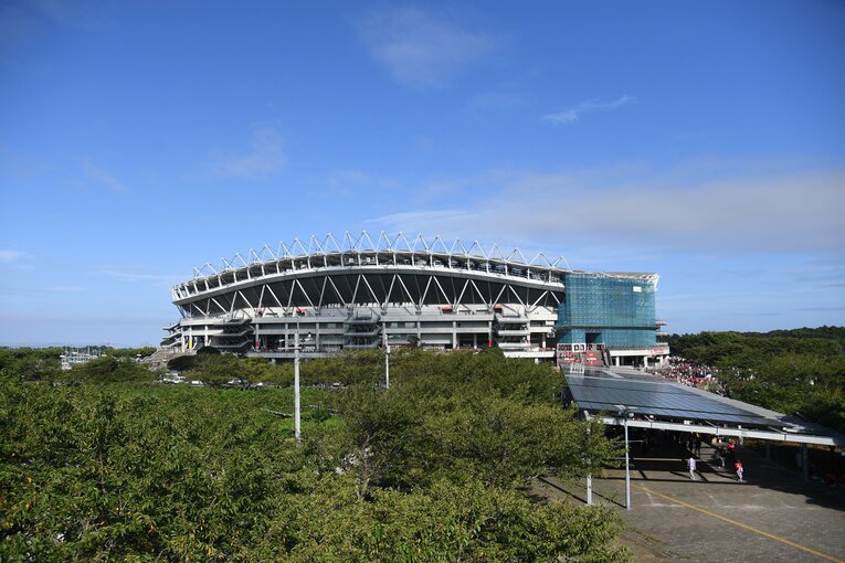 「う、うまい…」絶品ハラミメシに半端ないカツカレー、至高のハム焼き…超充実“カシマのスタジアムグルメ”を本気で食べ歩いてみた(53)