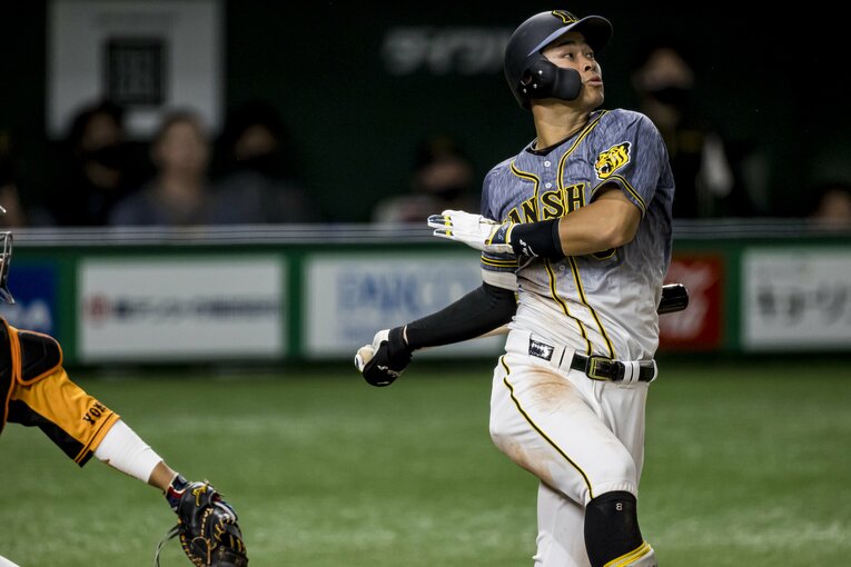 阪神ファンにとどまらず、野球好きが見たいのは「サトテルの豪快なスイング」のはずだ　©Kiichi Matsumoto