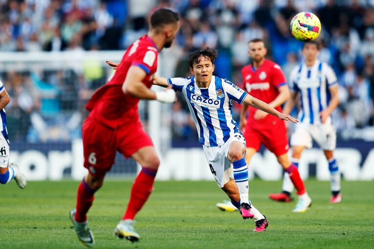 「TAKEあなたは最高です、と日本語で…」久保建英21歳はソシエダで愛される「日本人最多リーガ6点目＋“MVPタケクボ”コール」を撮った(25)